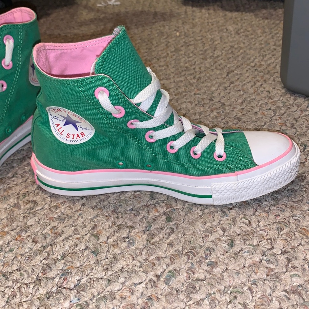 BRAND NEW high top converse